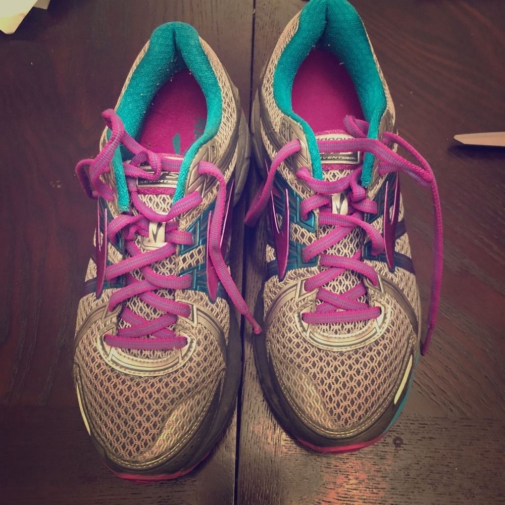 Brooks GT Seventeen running shoes